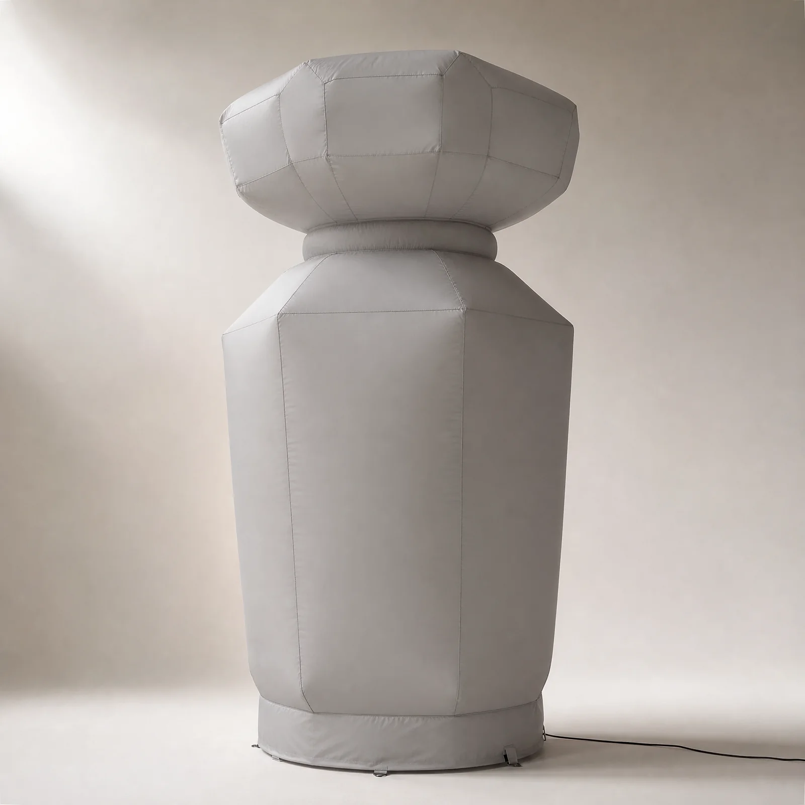 Faceted inflatable vessel with an enlarged cap silhouette