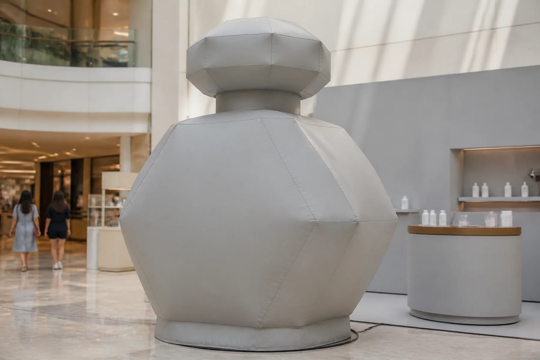 Faceted inflatable vessel with an enlarged cap silhouette