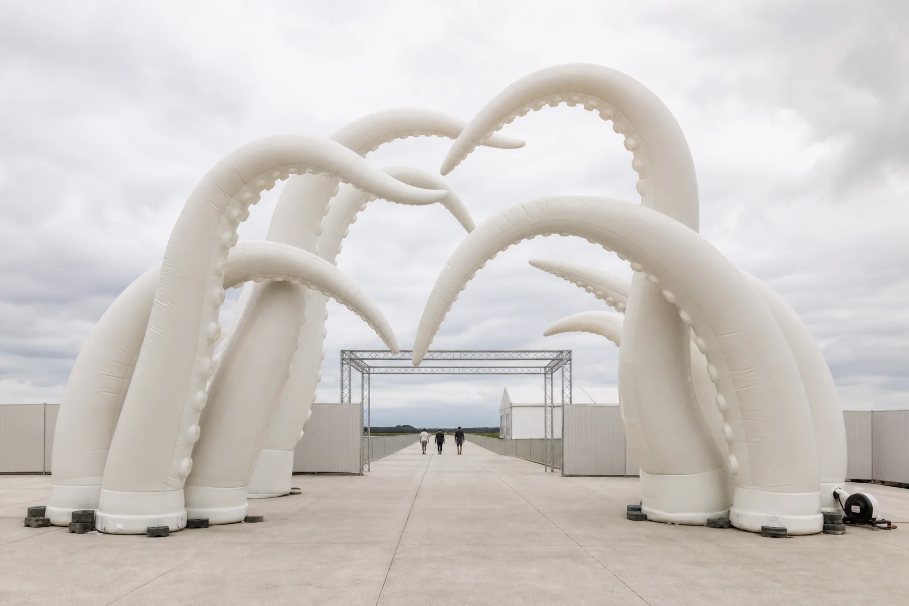Curving inflatable tentacles through an open route